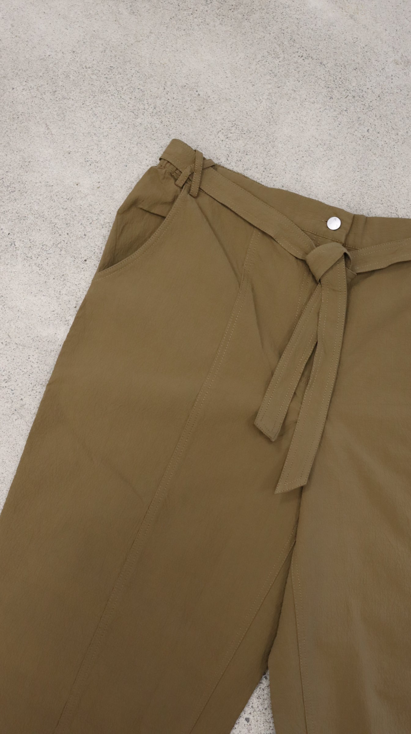 M A X Pants 18