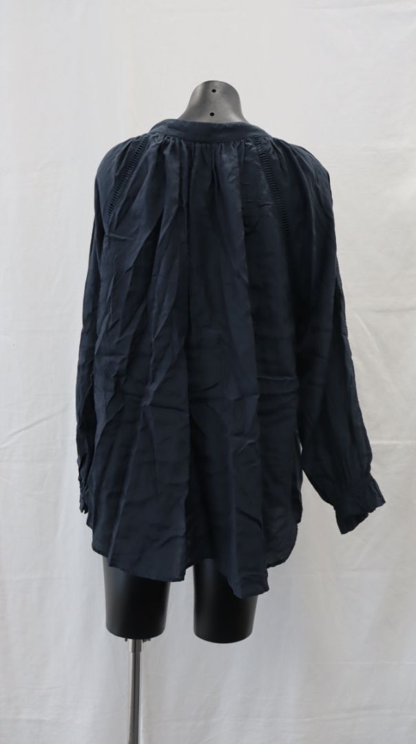 B L A K L U X E Blouse 14