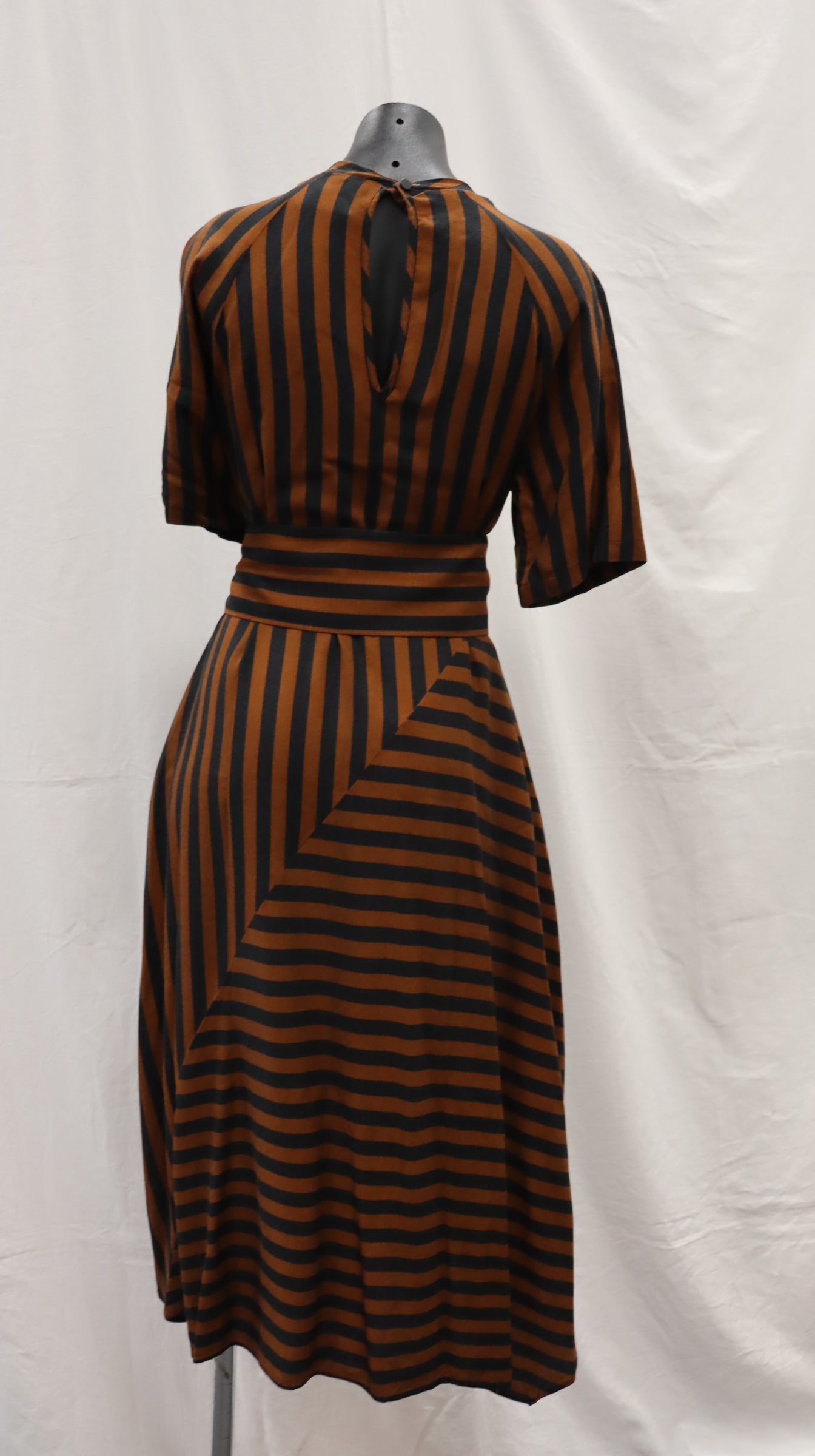 RICOCHET Midi Dress xs