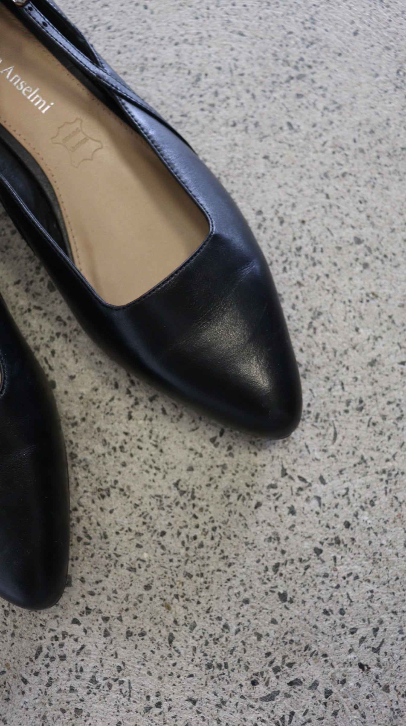 Isabella Anselmi Flats 37