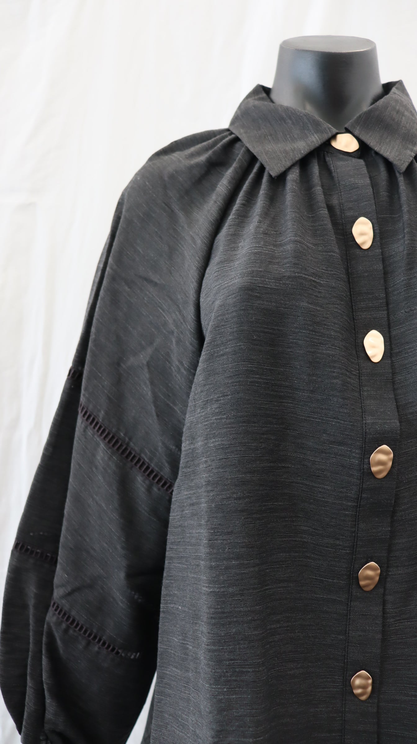 esmaee Button Up M