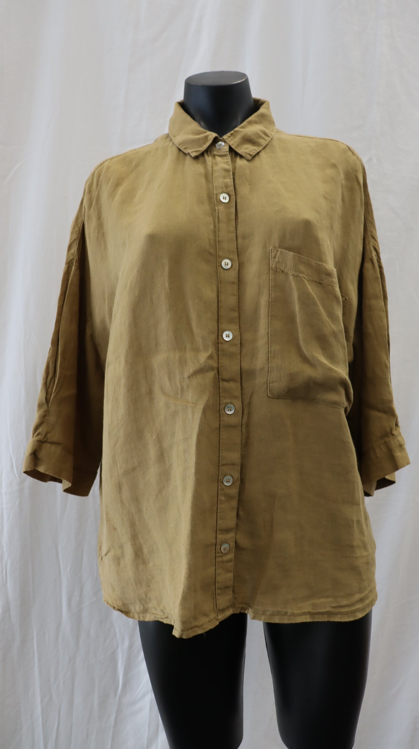 M A X Button Up 12