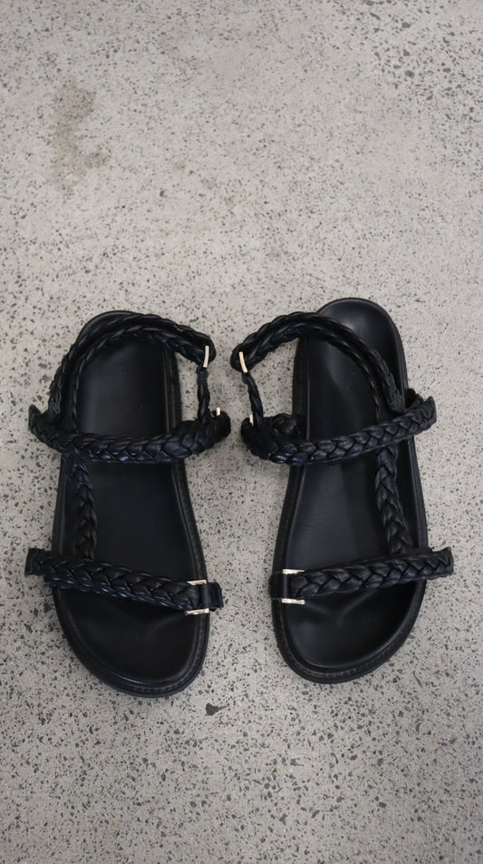 LA TRIBE Sandals 39