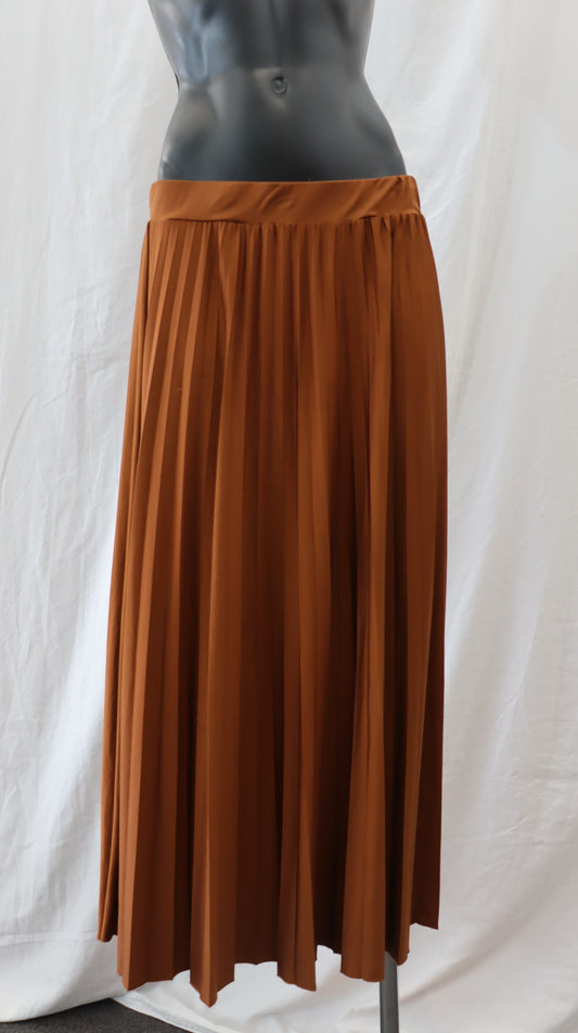 Runway Midi Skirt M