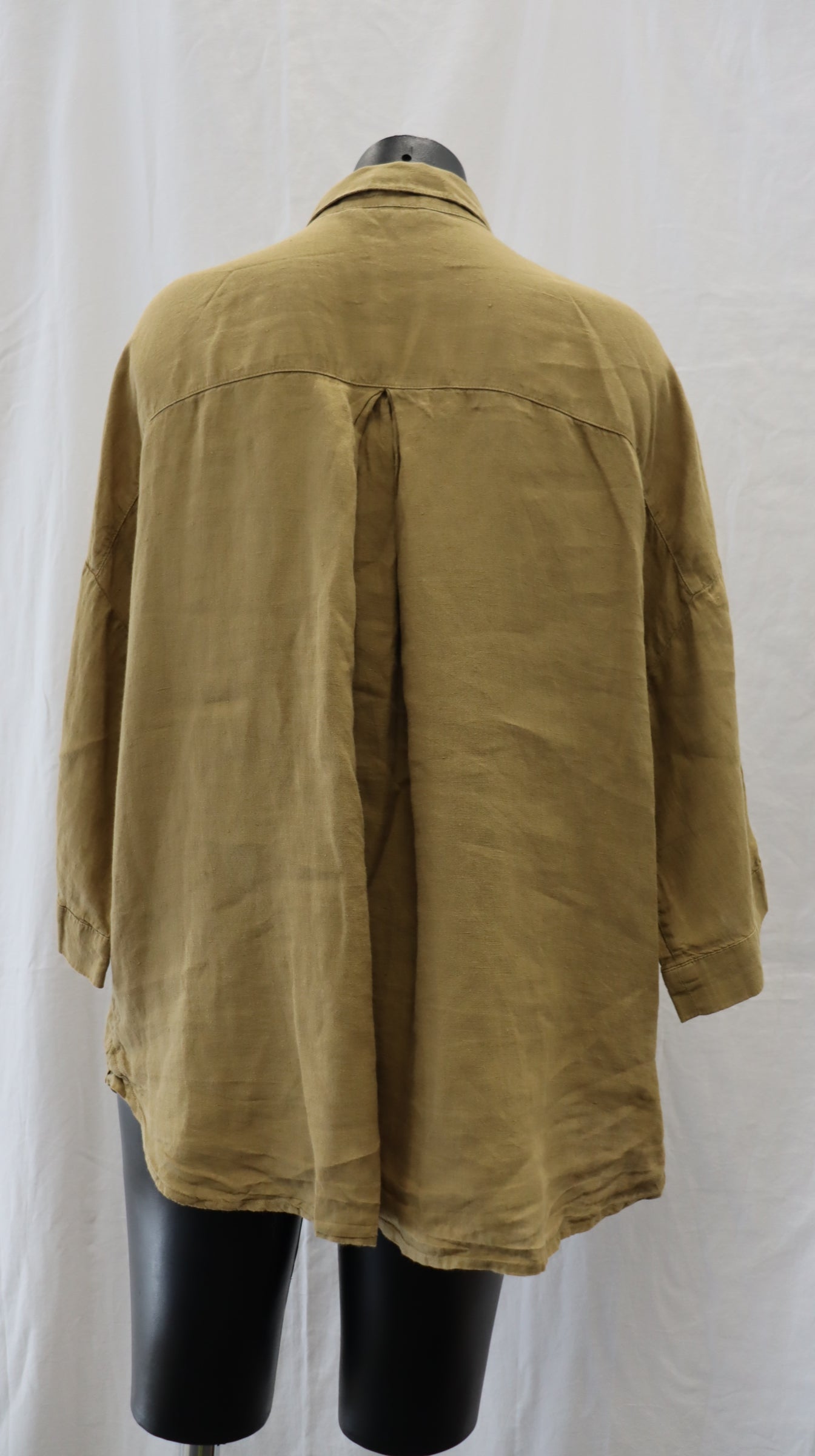 M A X Button Up 12